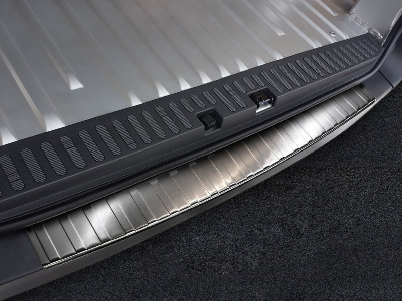 Ochranná lišta hrany kufru Nissan NV400 2010-2022 (matná) Avisa